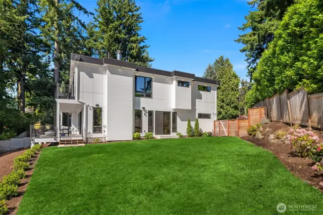 Large Private Backyard w/Garden Space