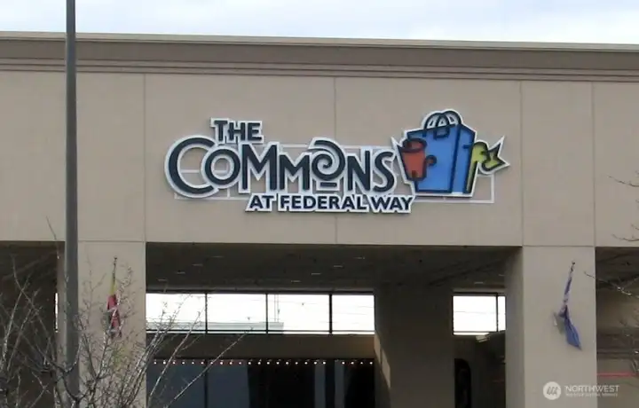Lots of shopping/restaurants/favorite big box stores short hops away: Commons Mall at Federal Way, Marlene's Natural Foods & Deli, Trader Joes to name a few.  Fun restaurants, like The Mill, in Milton. Centrally located for full menu of eclectic shopping & dining choices in Auburn/Federal Way/Milton/Edgewood.