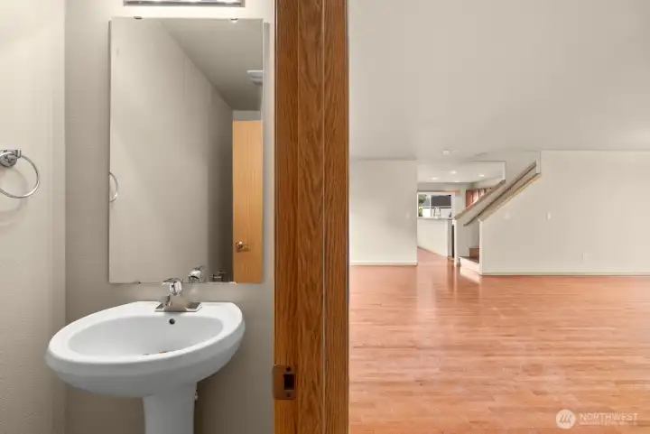 1/2 Bath in Entryway