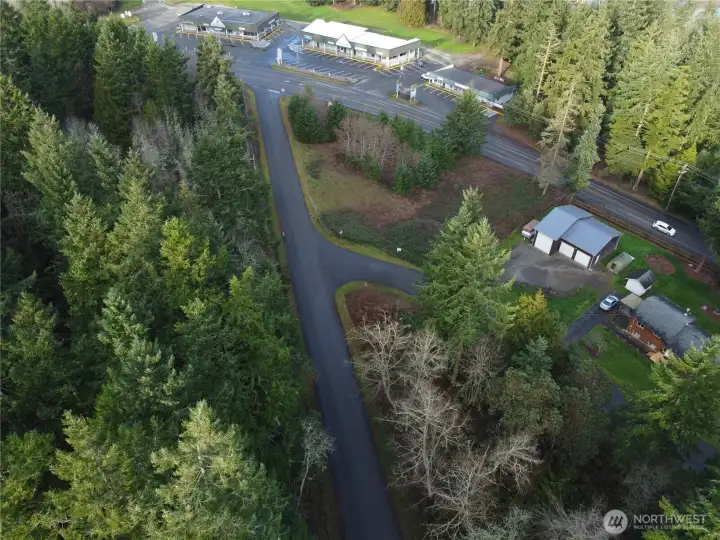 Great Location - close to the grocery store, restaurants, library, schools, parks, the marina.