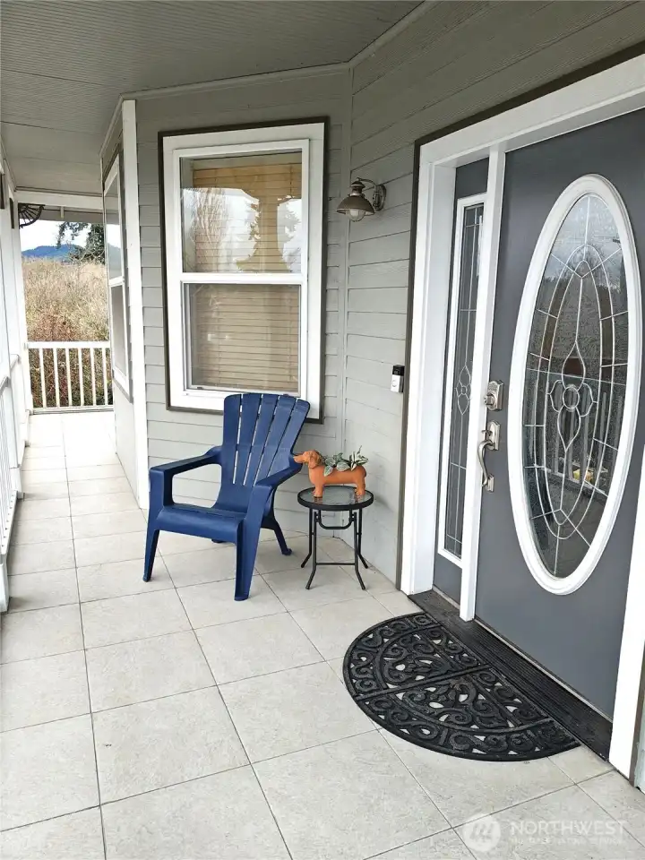 Lovely stained glass front door takes you into the entry way.