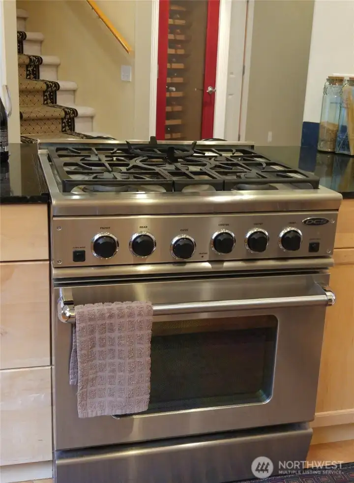 DCS by Fisher Paykel 5 burner gas stove. Completely refurbished and ready for your cooking delight.