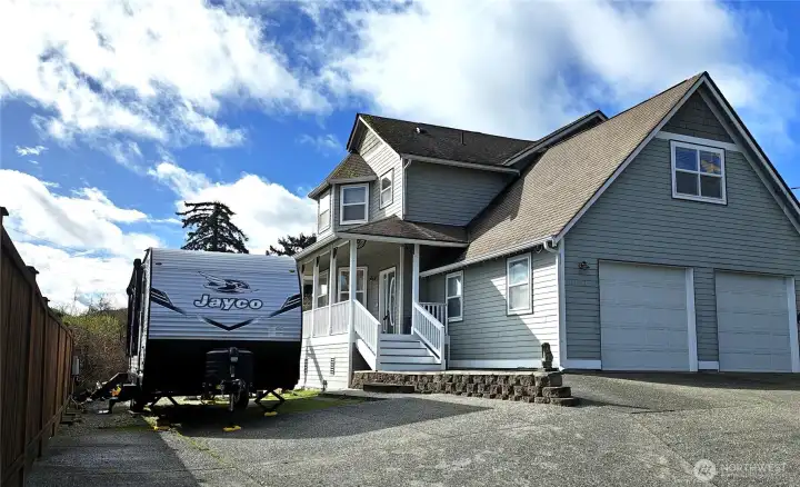 RV parking area with a 50amp electrical panel as well as 20amp on both sides. Great for your boat as well.