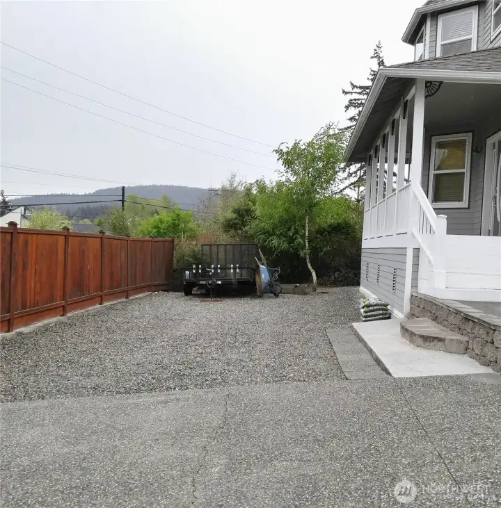 RV parking area with a 50amp electrical panel as well as 20amp on both sides. Great for your boat as well.