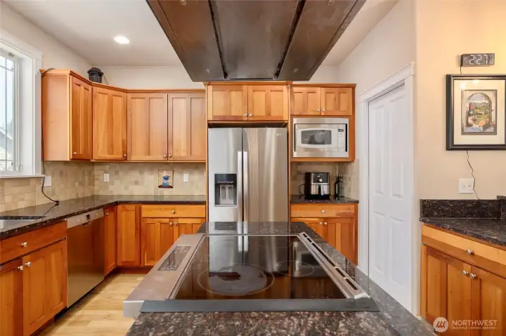 Walk in pantry and chefs dream layout.