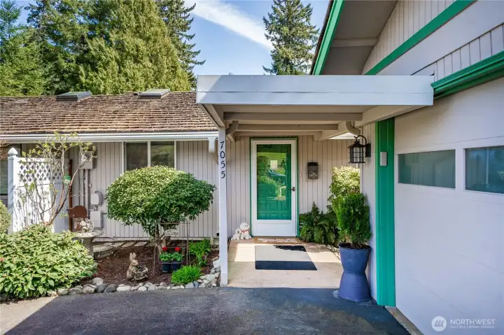 Main Entrance w covered breezeway