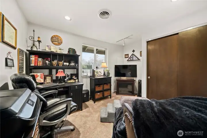2nd bdrm w lg closet -Perfect for guest/office