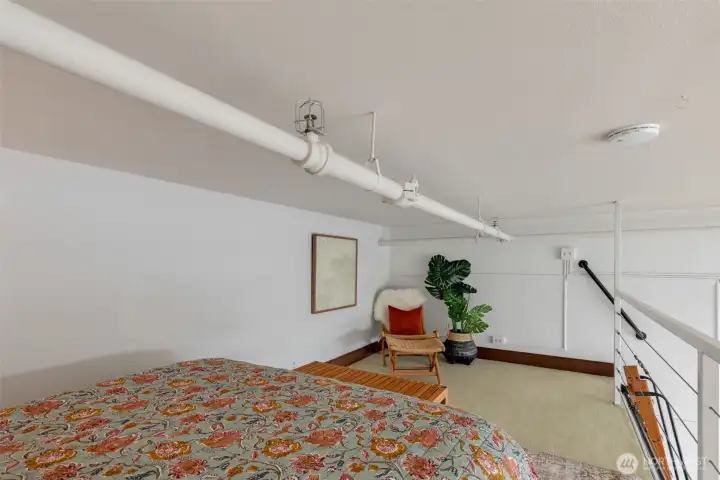 Alot of usable space in the loft area Alot of usable space in the loft area