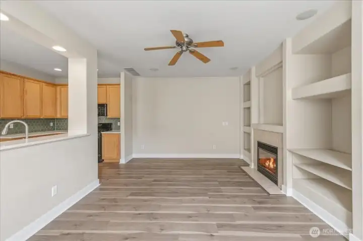 Family Room Room/Gas Fireplace/Ceiling Fan