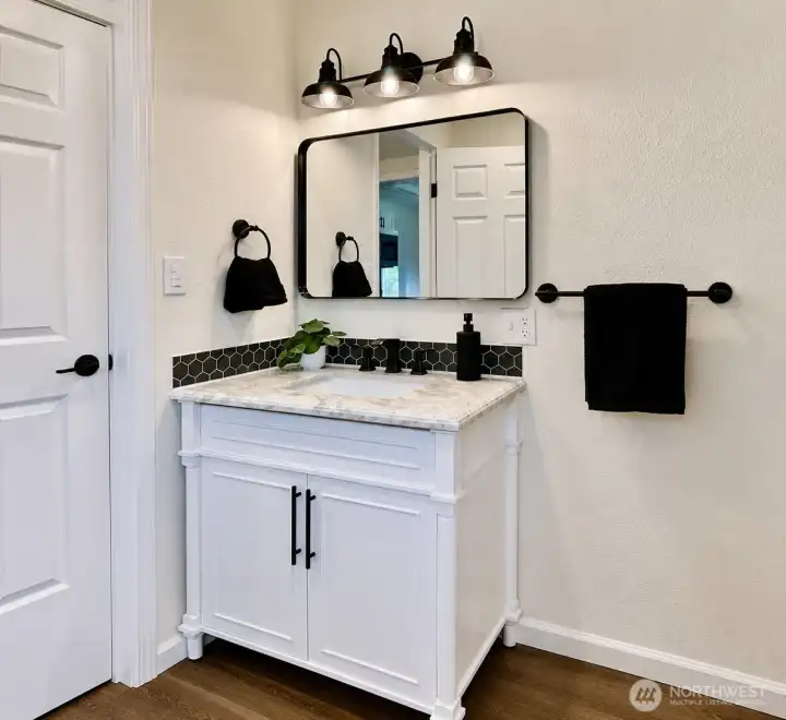 Main Bathroom Main Bathroom