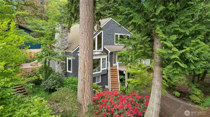 Seasonal Lake Washington & Olympic Mountain views from the peaceful property
