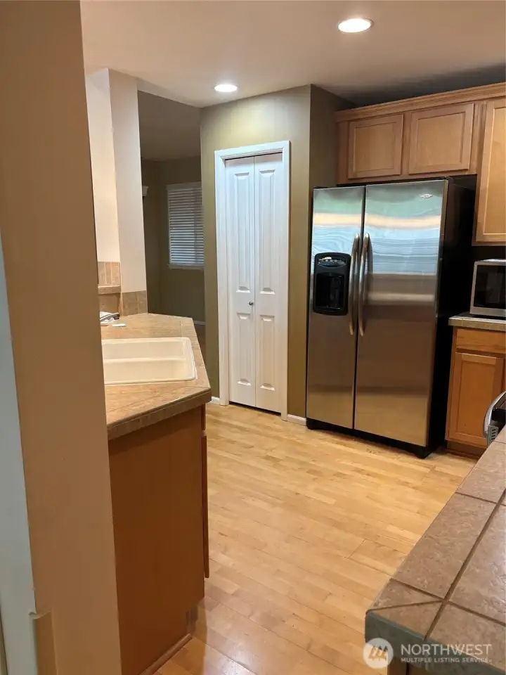 Kitchen w/pantry