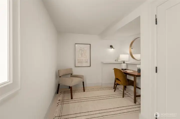 Lower level bedroom, also perfect for home office Lower level bedroom, also perfect for home office