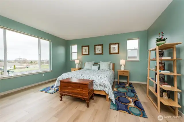 GRAND Primary Suite - Main Level