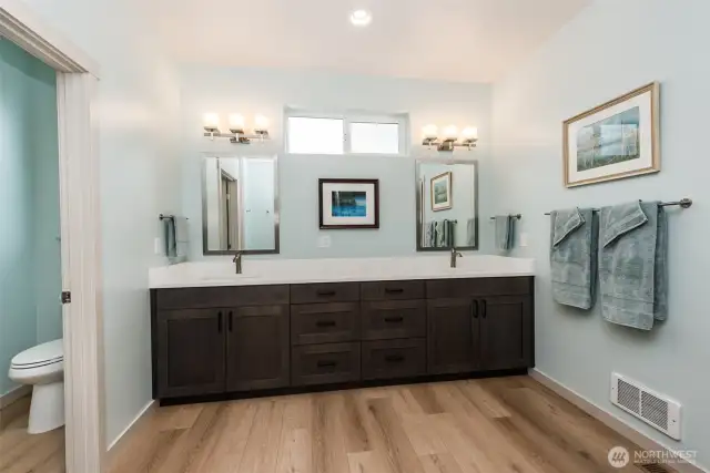 Primary En-suite Bath