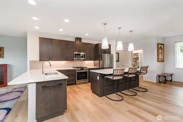 Gathering Kitchen - Loads of Counter Seating