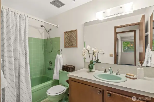 Main Bath off Hallway