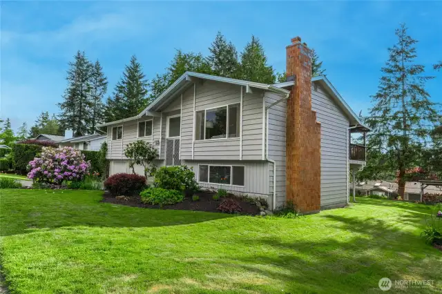 Easy Back Yard Access on both sides of the house