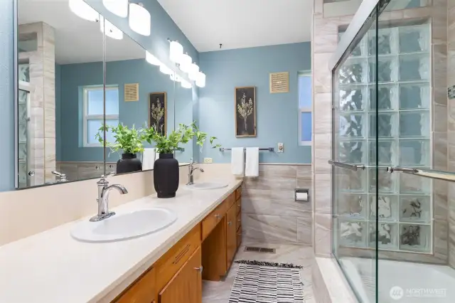 Full bathroom on the main floor.