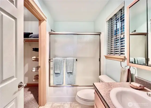 Upstairs Apartment - After a day of sun and surf, this upstairs   bathroom offers a clean and convenient   space to freshen up. Tastefully staged and   ready for use, it's the perfect spot to rinse off   sand and saltwater before relaxing or   heading out to enjoy the evening. Whether   you're hosting guests or enjoying a quiet   retreat, this bathroom adds both functionality   and comfort to your beachside getaway