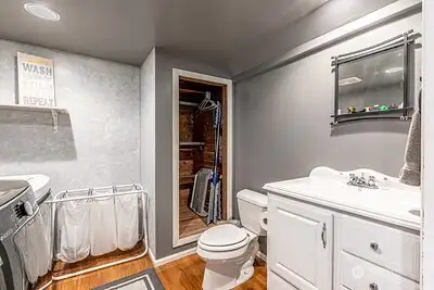 1/2 bath and laundry