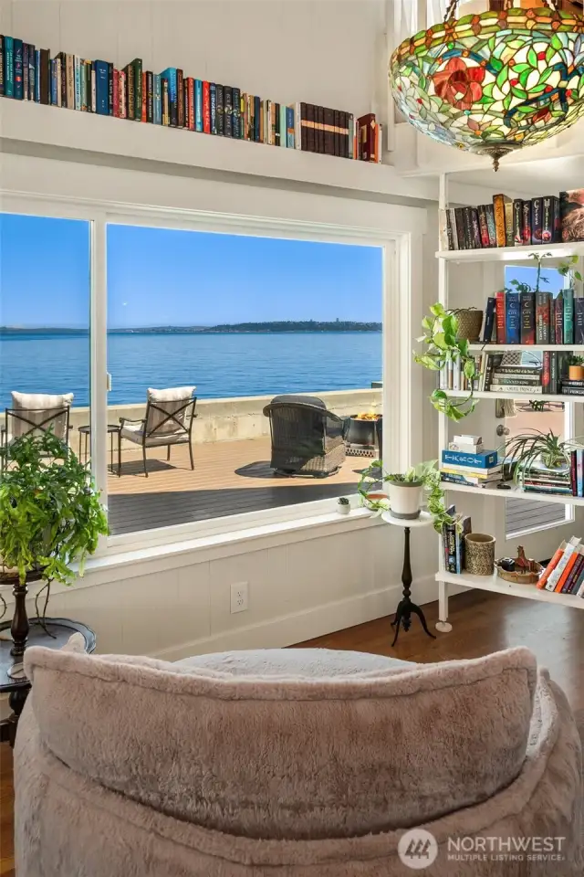 The newly created bookshelf wall gives the sitting room a sense of privacy while you read, drink a cup of tea, or watch the world go by.