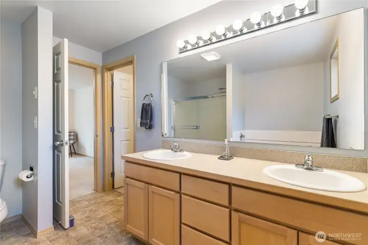 Ensuite with double sinks