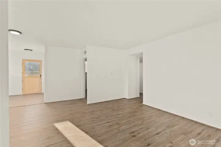 Top Flr - All NEW LVP Flooring, Fully Painted interior & NEW Lighting fixtures, Blinds  & Smoke/CO