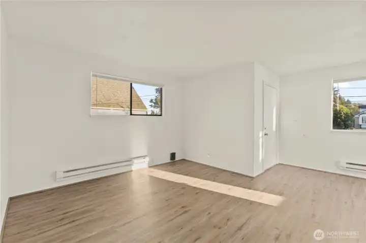 Top Flr - All NEW LVP Flooring, Fully Painted interior & NEW Lighting fixtures, Blinds  & Smoke/CO