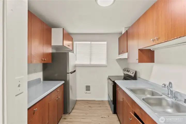 Kitchen - New Fridge & Range/Stove, Dishwasher & Blinds