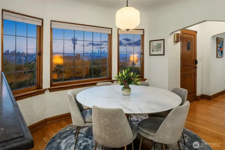 6,8,10?  This dining room can absorb a crowd and...