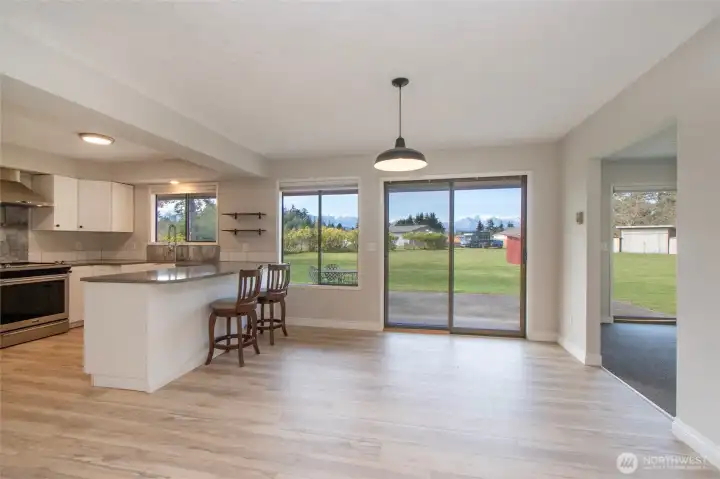 Dining & Kitchen Area