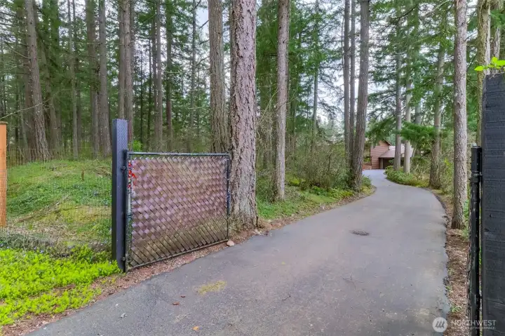 Gated property ready for you to call home!