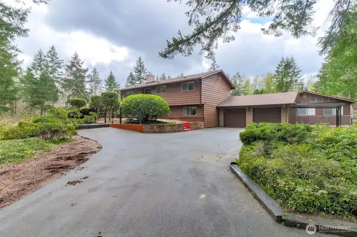 Lots of space to park & play! 3 bed 3 bath, rec room, extra room w/ closet, flex space, huge storage, and more!