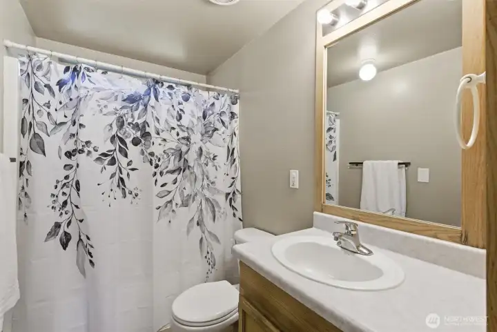FULL BATHROOM