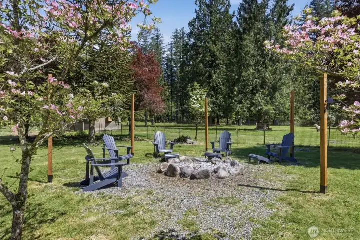 OUTDOOR FIREPIT WITH LIGHTING
