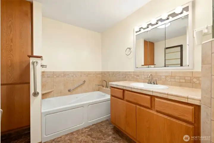 Jetted Soaking Tub.
