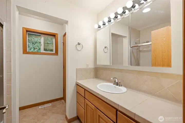 Apartment Full Bath.
