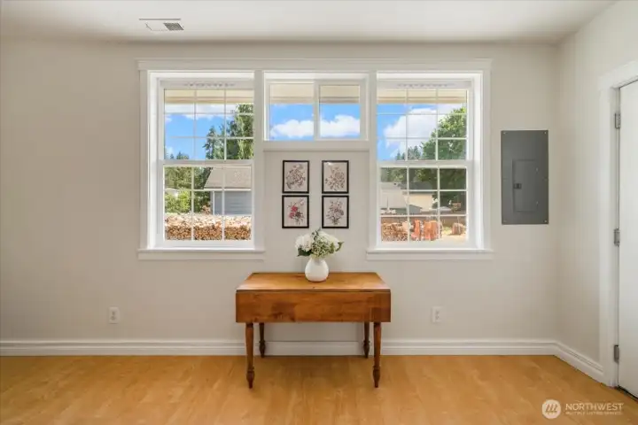 Craftsmen trim and beautiful natural light throughout the home Craftsmen trim and beautiful natural light throughout the home