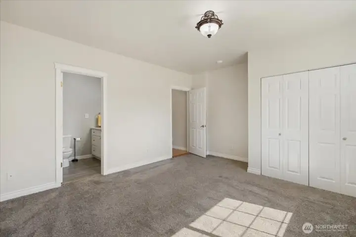 Large primary Bedroom Large primary Bedroom
