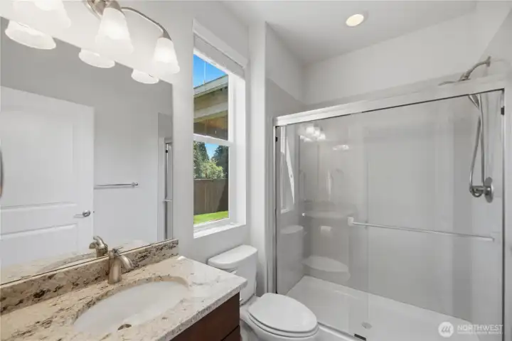 Main floor full bathroom