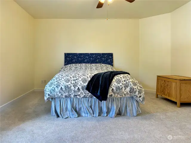 Primary Bedroom w/Walk in Closet & Attached Bath