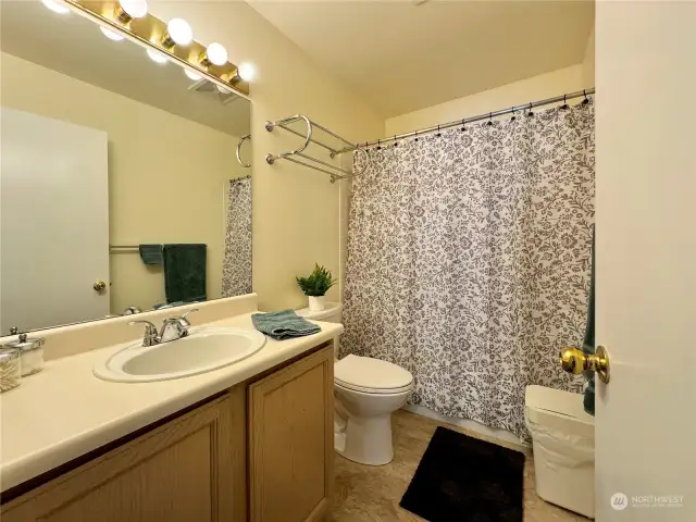 Full Hall Bath with shower/tub combo