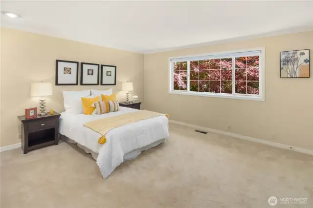 Large primary bedroom.