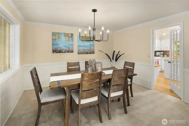 Ideal dining room space, perfect for entertaining.