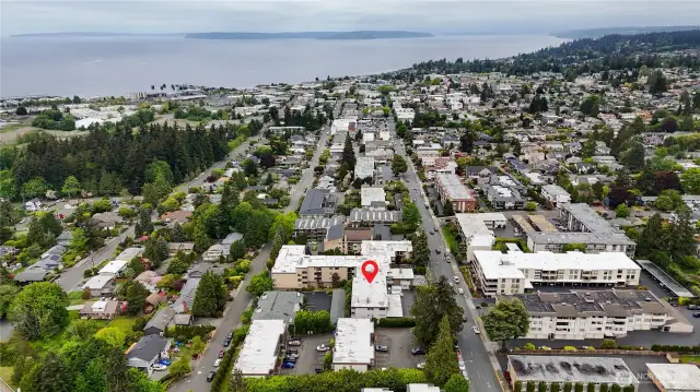 Walking distance to local cafes, bars, shops, beaches, and the ferry.