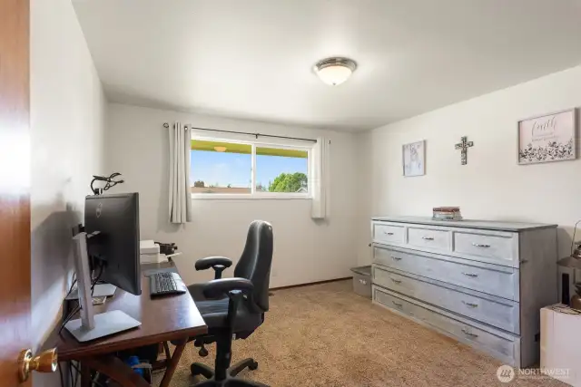 2nd bedroom