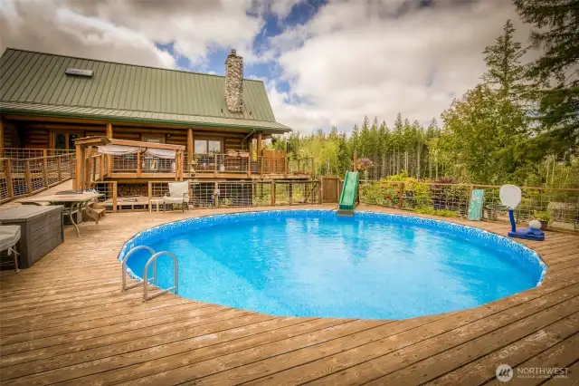26 ft pool w/ sand filter.  Seating, cubbies and full surrounding deck