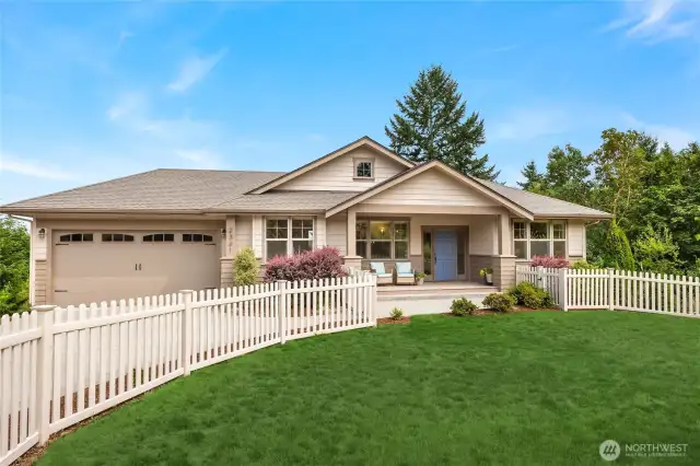 Lovely fenced yard.