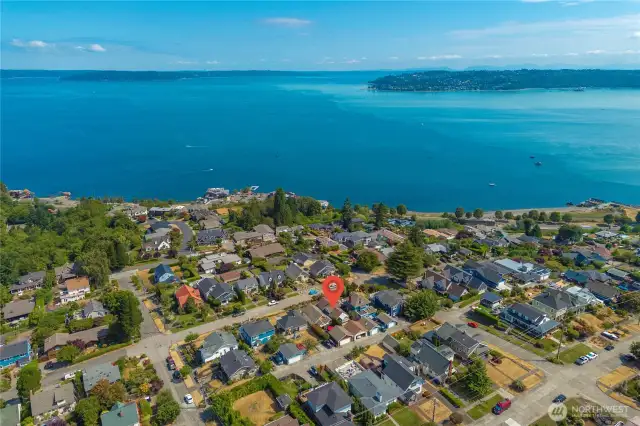 Minutes to Ruston Way, Point Defiance, Old Town, and Proctor, North Tacoma at its finest.